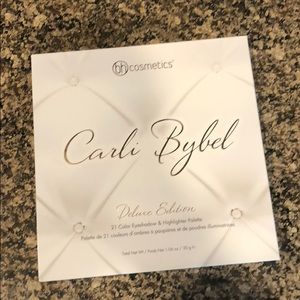 Carli Bybel eyeshadow & highlight pallet